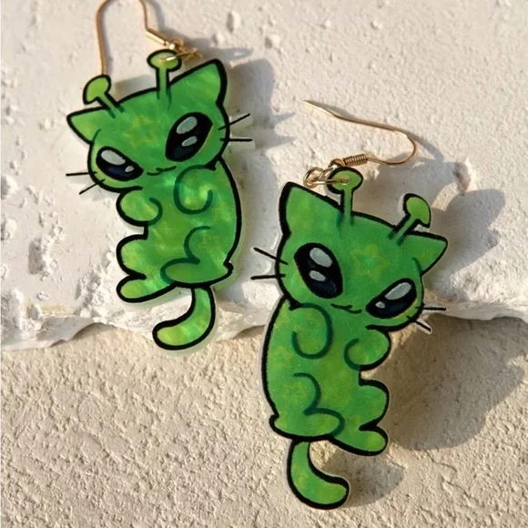 Handmade Green Alien Cat Earrings - Picture 5 of 5